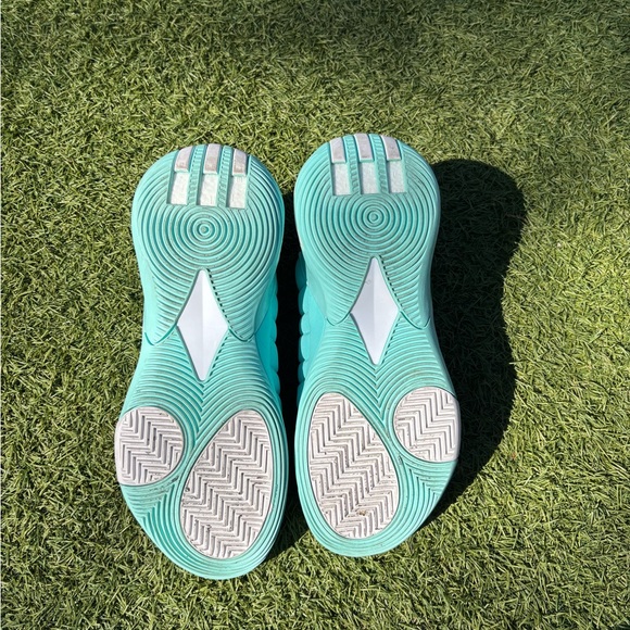 Harden 7 flash aqua basketball shoes. - Picture 4 of 11